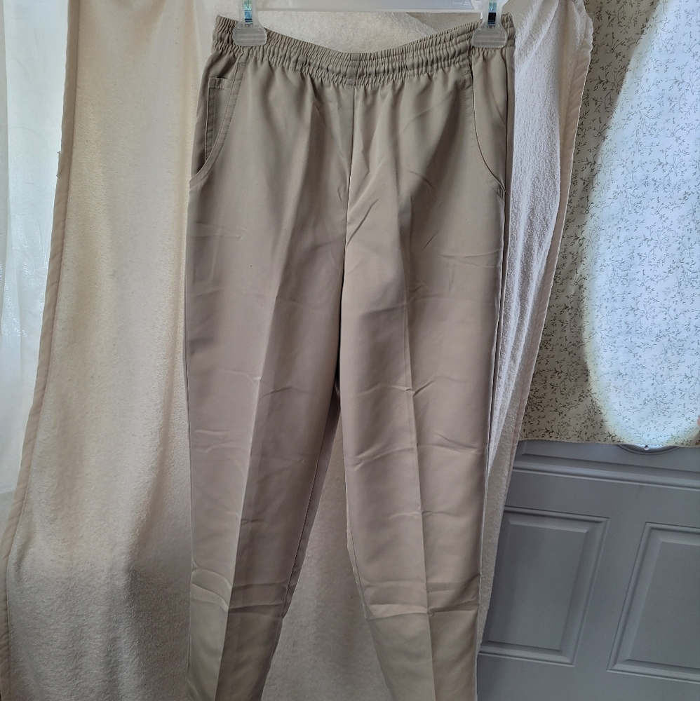(2021) Country Club, by Koret, Slacks. Pants ,Trousers. Size 6P, Tan Color